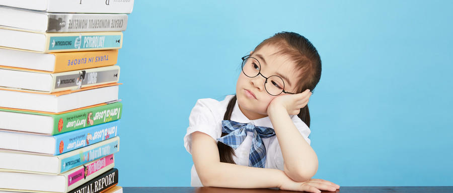 斜視會并發(fā)哪些容易混淆的疾?。?></div>
			<div   id="0o2c0y2ayy"   class="me_info">
				<div   id="0o2c0y2ayy"   class="info_des">可發(fā)生以下并發(fā)癥： 大部分斜視患者都同時患有弱視。由于斜視患者長期一只眼注視，另一只眼將造成廢用性視力下降或停止發(fā)育，日后即便戴合適的眼鏡，視力也不能達(dá)到正常。 在...</div>
				<div   id="0o2c0y2ayy"   class="info_more"><li ><a href=