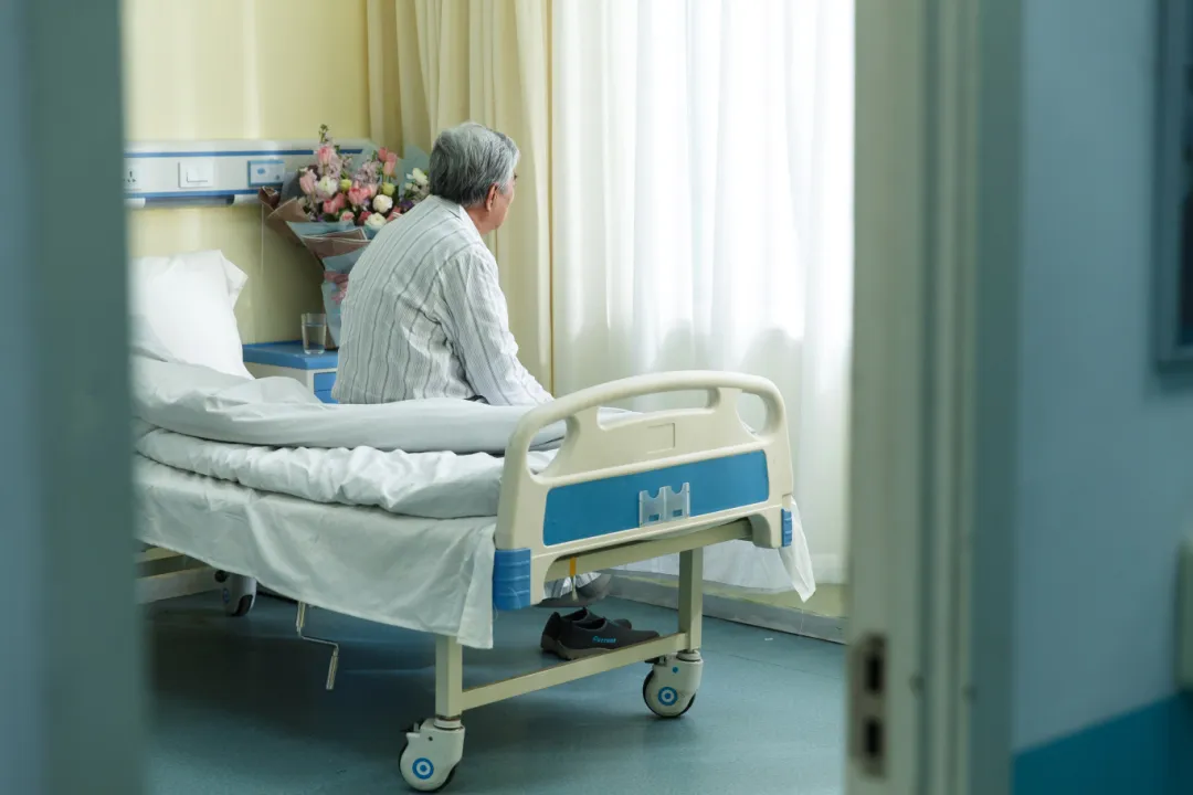 一場(chǎng)車禍，男子四年流淚不止，沒(méi)想到因?yàn)檠蚰りP(guān)上了＂淚閘＂